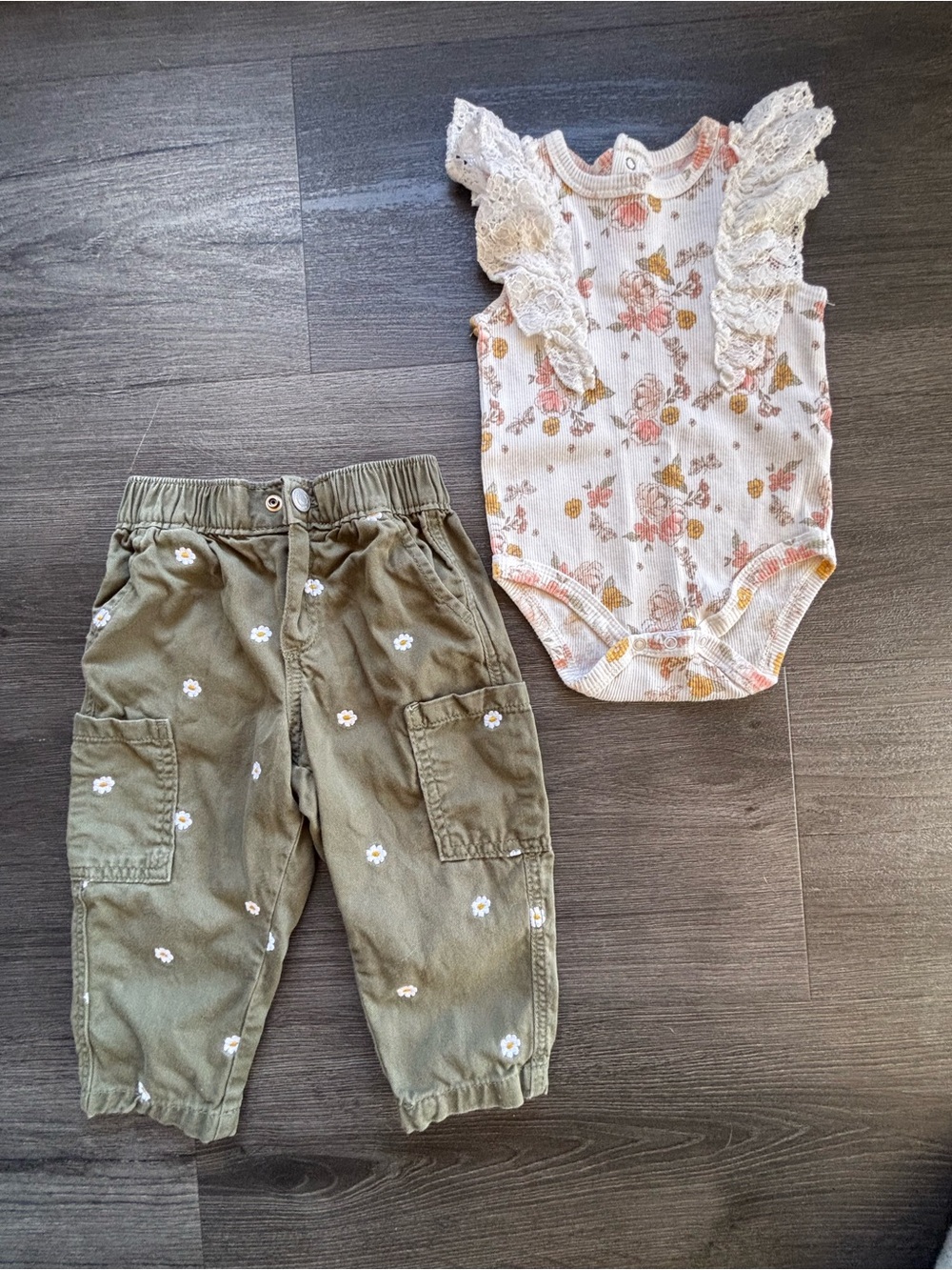 Girls Floral Lace-Trim Bodysuit and Olive Daisy Pants Set